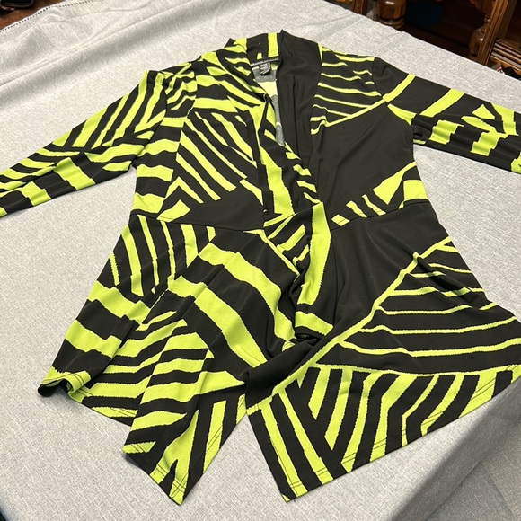 Frank Lyman Design Cardigan - Picture 9 of 10